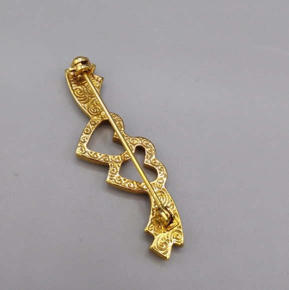 1928 Rhinestone Double Heart Brooch Gold tone with Ribbon Detail Vintage - Picture 12 of 13